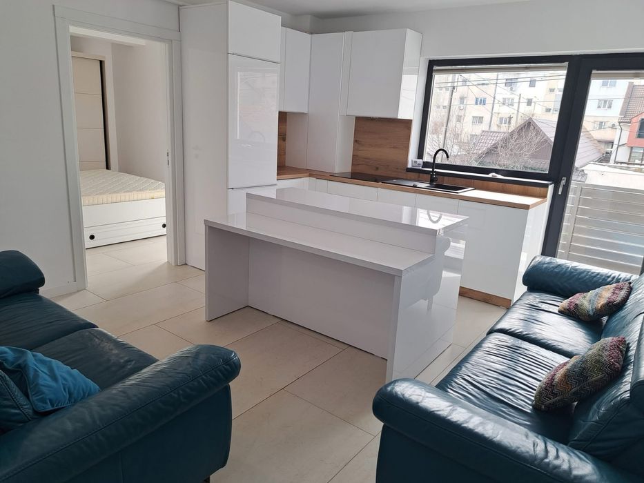 Inchiriez apartament 3 camere LUX Navodari Centru