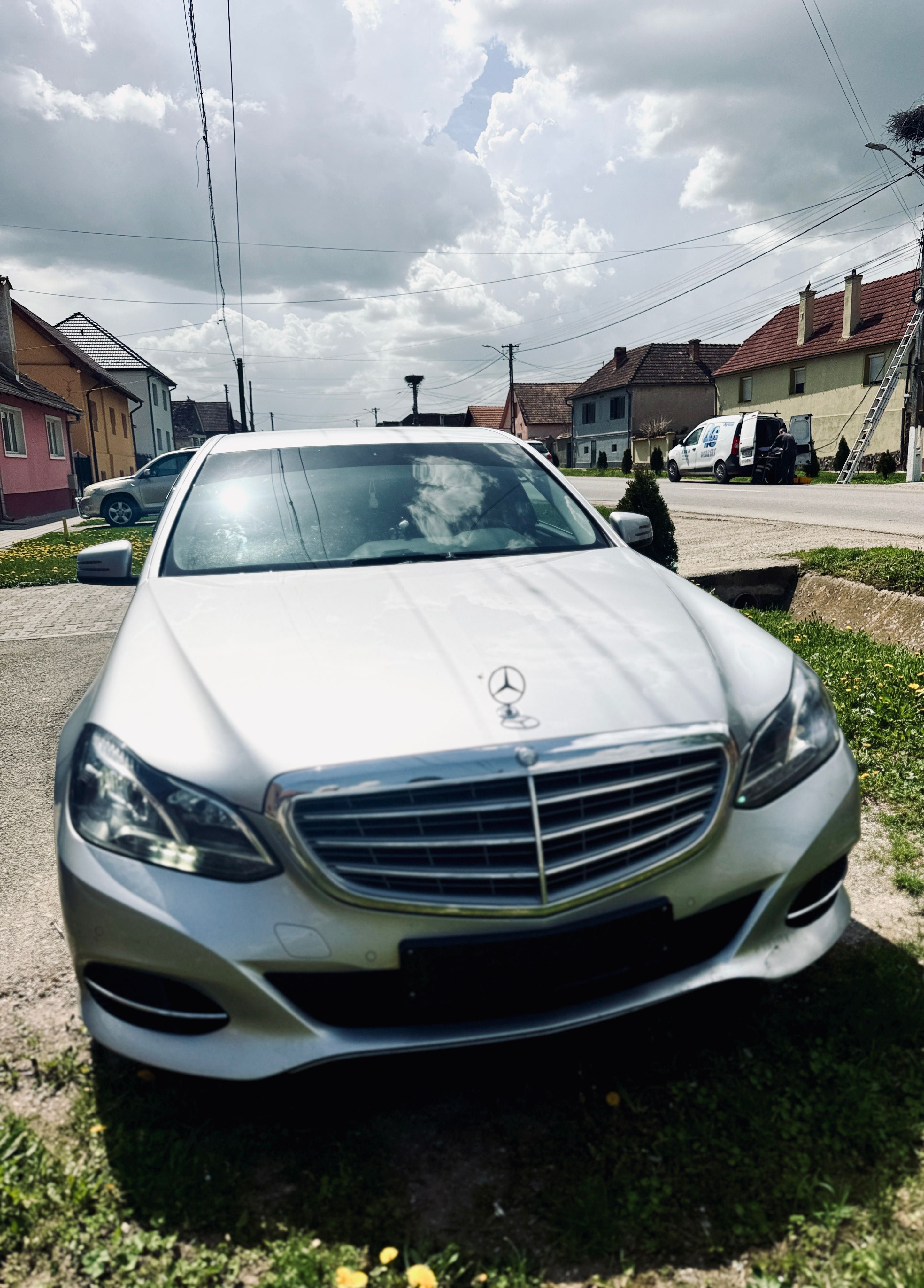 Vând Mercedes-Benz E-Class 220
