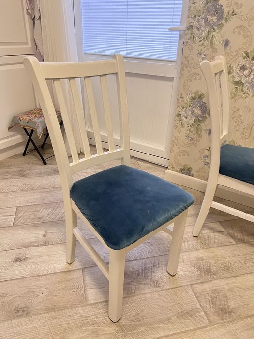 Продается комплект кухонный стол и 6 стульев