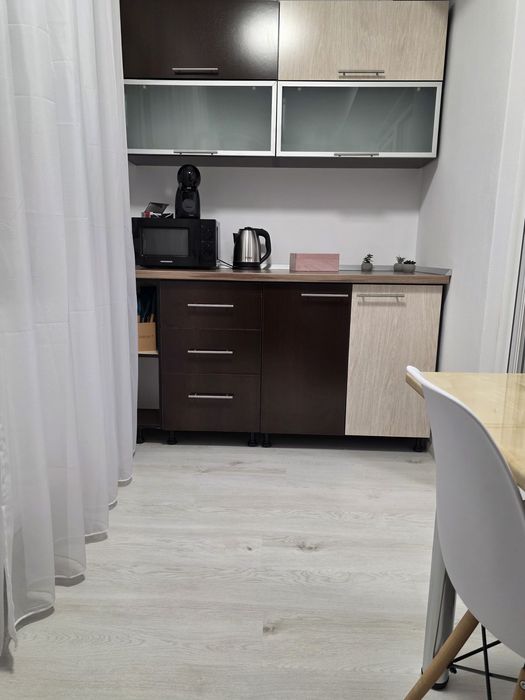 Vând garsonieră complet mobilată și utilată zona Cornitoiu