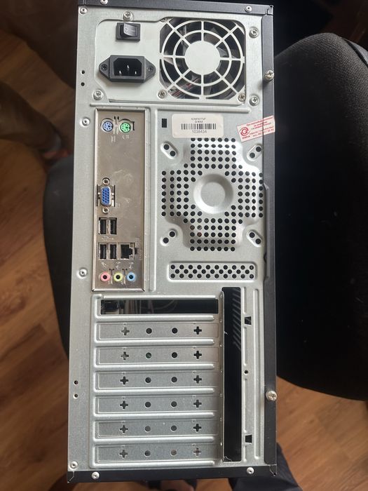 Кутия за настолен компютър със захранване и дъно
