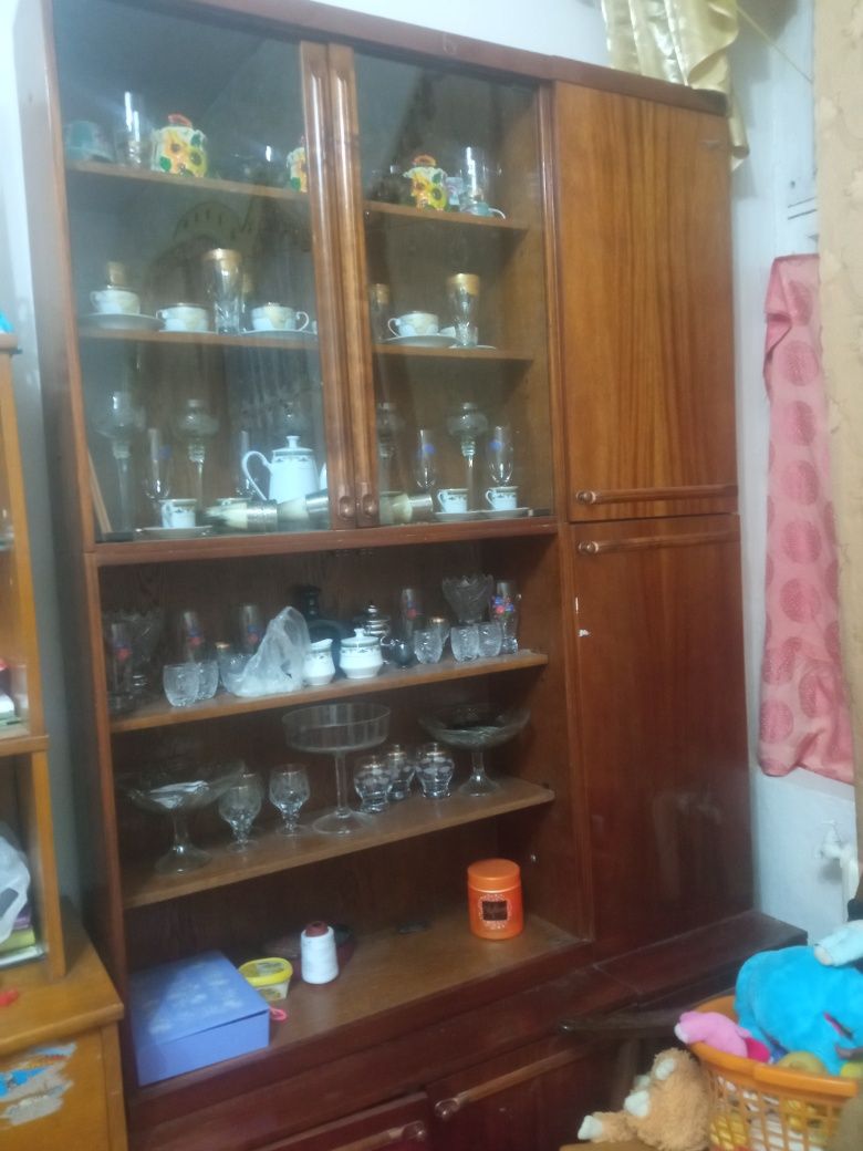 Сервант шкаф.  .
