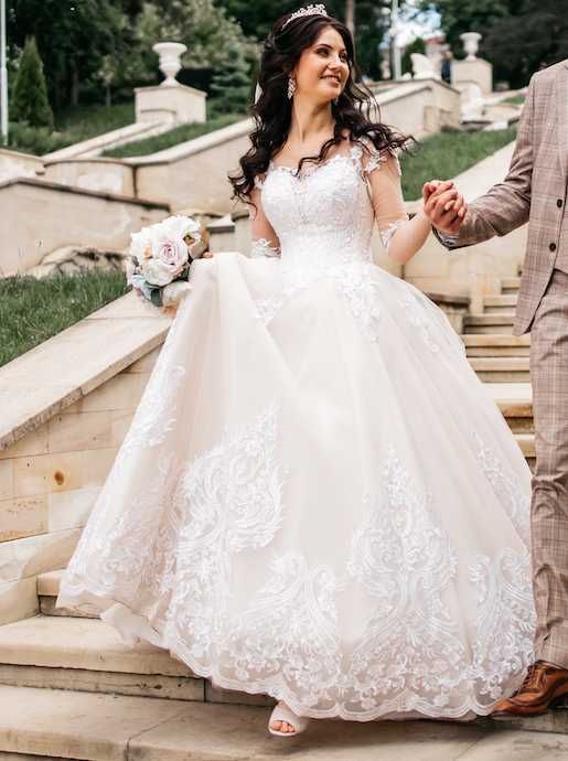 Rochie de mireasa tip printesa cu trena