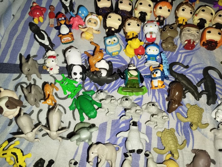 Vând jucării Kinder animale și cu hary Potter