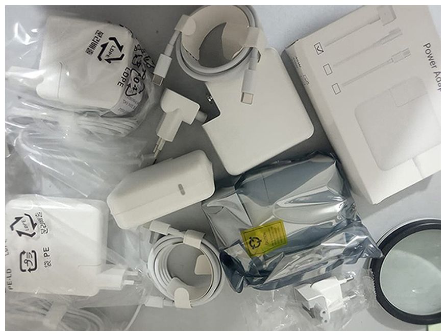 для MACBOOK - зарядка блок питания