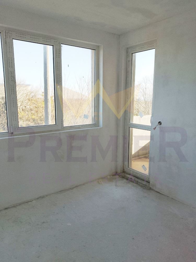 Продава се Двустаен апартамент в Каварна - 65 кв.м за 647 €/кв.м - Снимка #4
