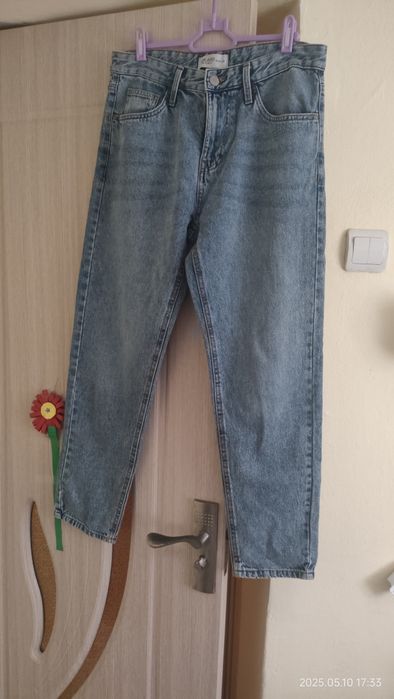 Blugi noi fara eticheta