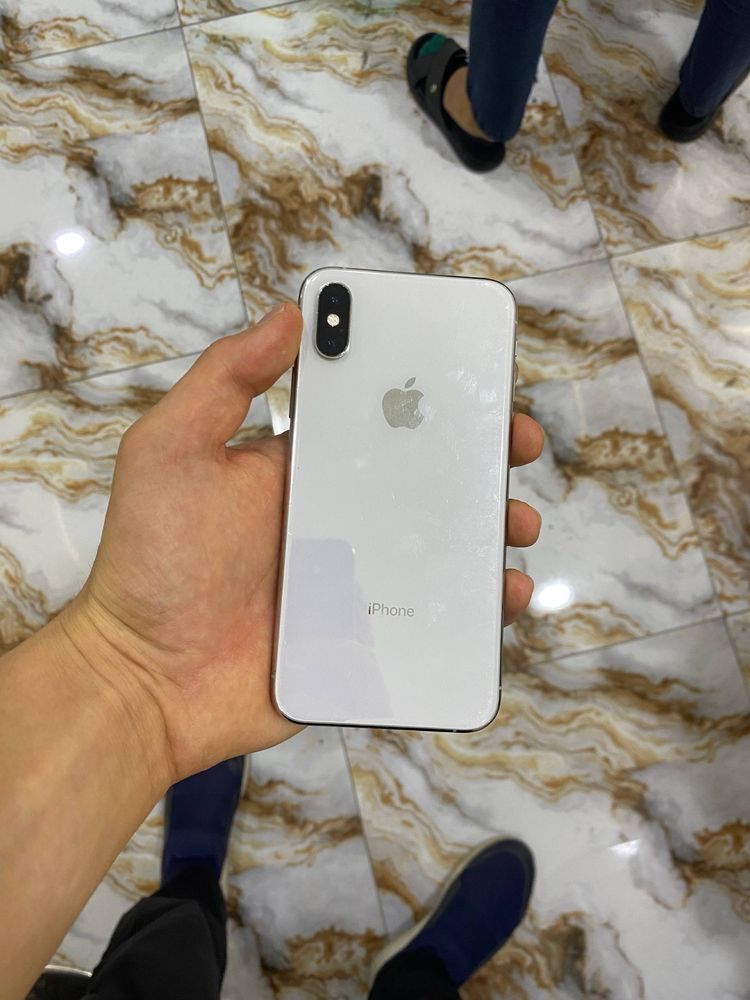 iPhone XS silver