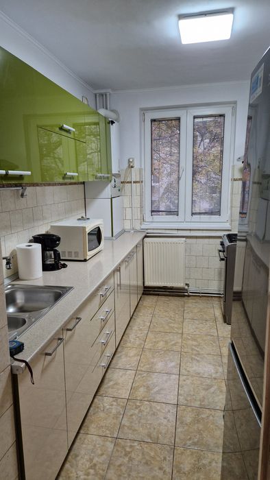 De inchiriat Apartament 3 camere centrala proprie,etaj1