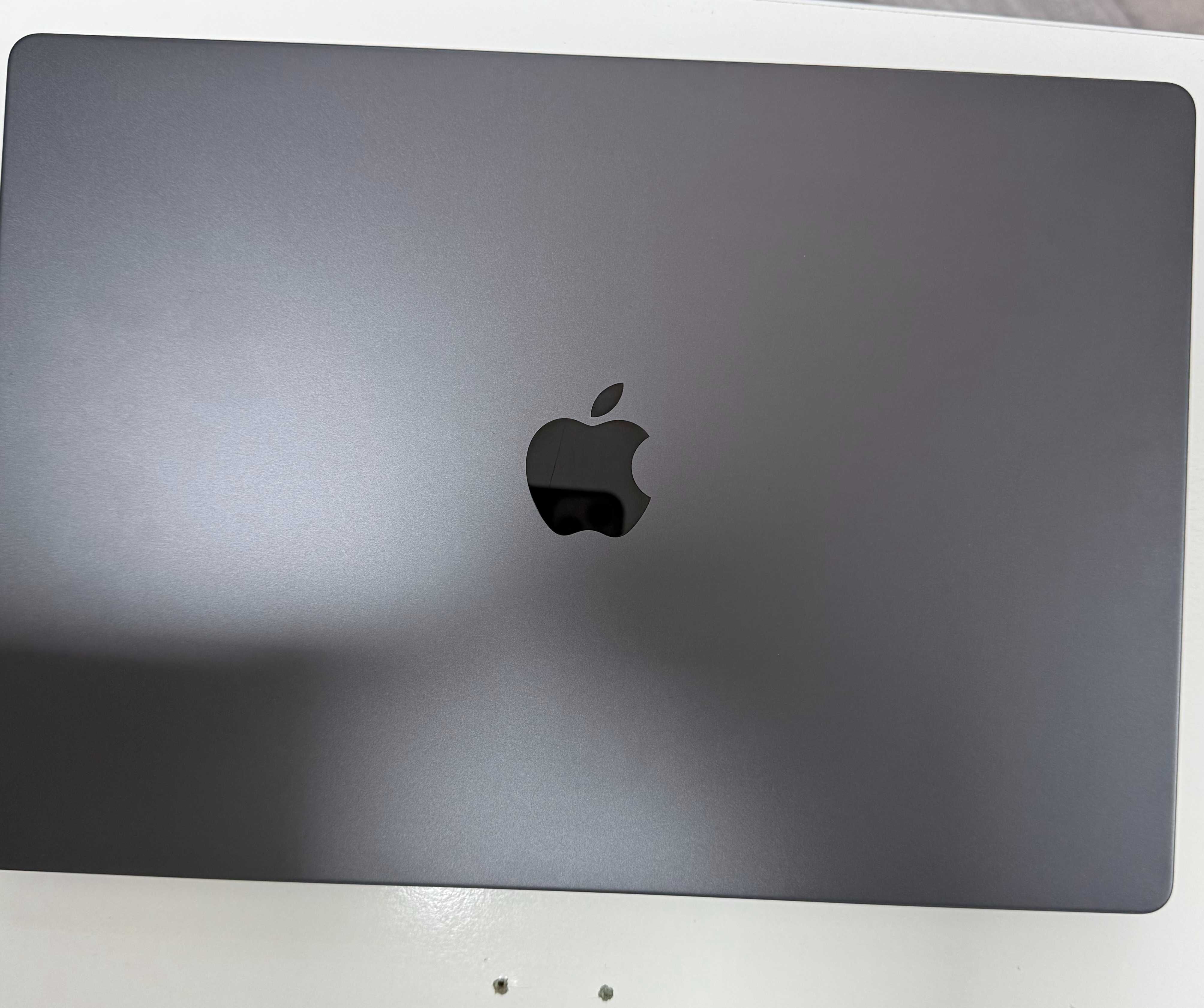 Срочно MacBook Pro 16 18/512