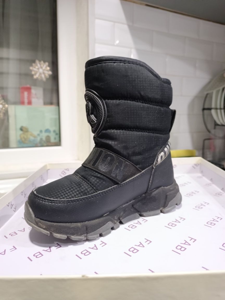 "Продам зимние сапожки для мальчика, размер 27. Очень тёплые, удобные