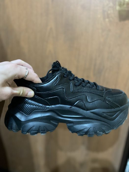 Зимние новые кроссовки