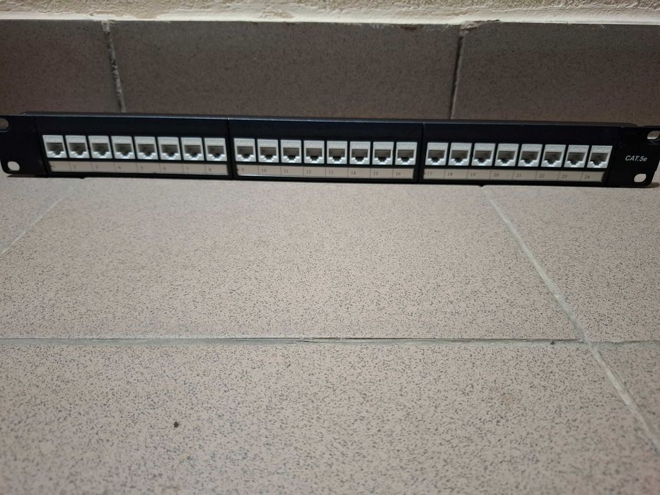 Patch panel RJ45 CAT.5E - 24 de porturi