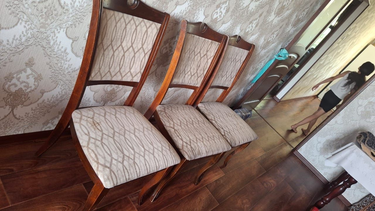 Продам стол и стулья