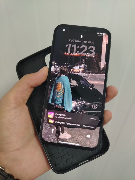 Продам Айфон 12.