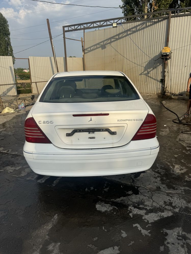 Mercedes W 203 averinniy sotiladi