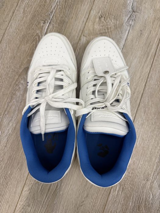 Off-White ,,for walking”