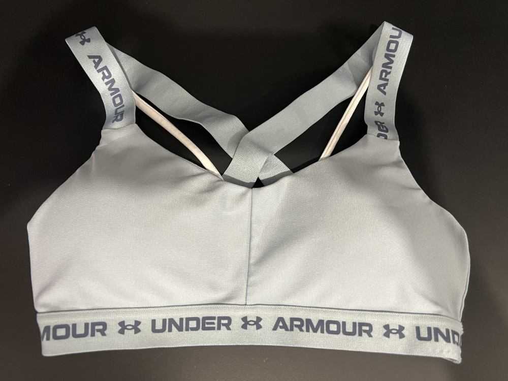 Under Armour поддържащ ежедневен спортен сутиен Crossback Low (size S)