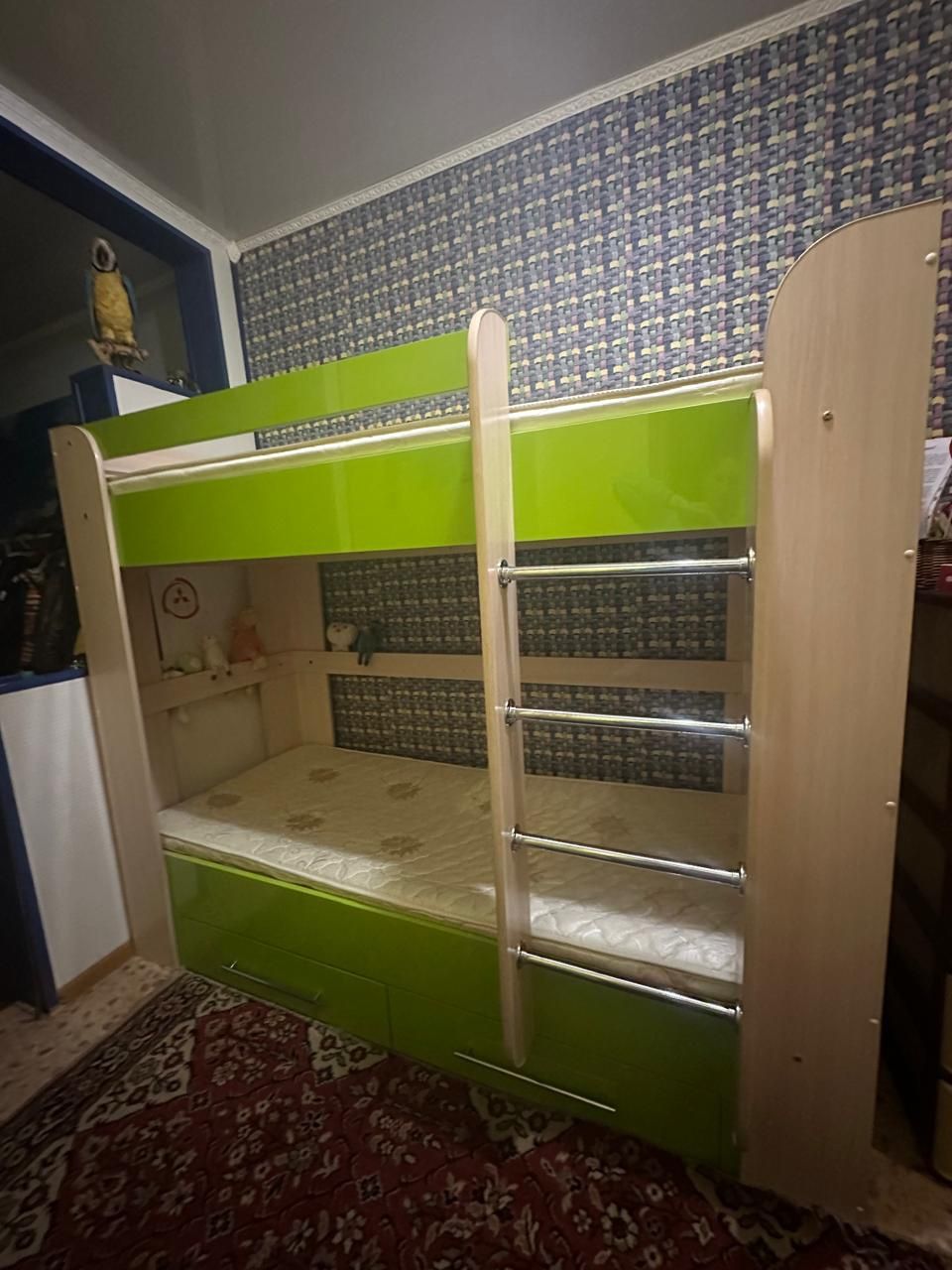 Продам двухъярусную детскую кровать