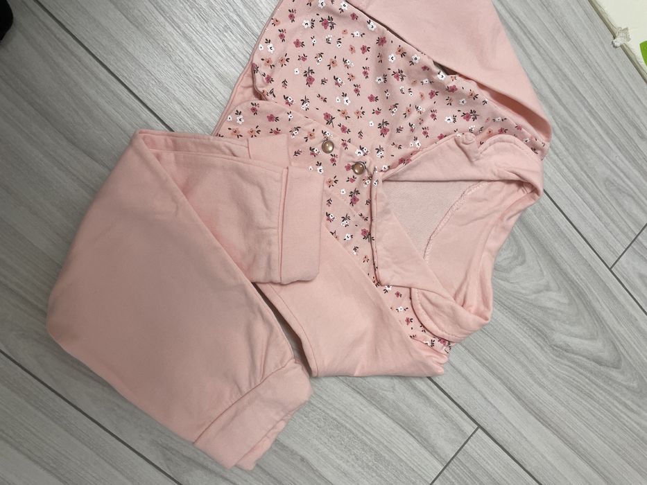 Costumas din doua piese