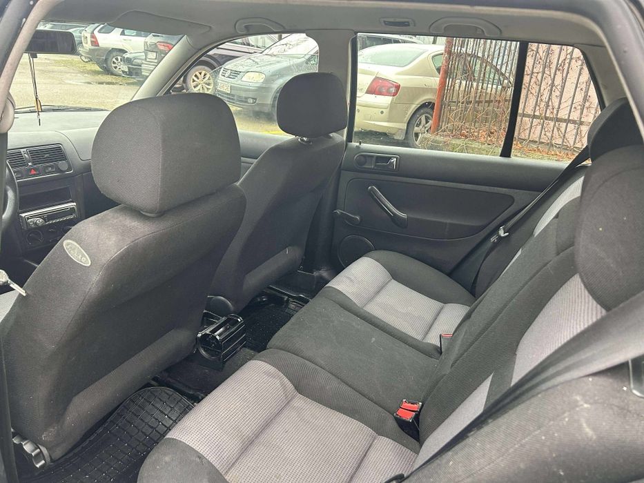 Volkswagen Golf 1.6 benzina 2003