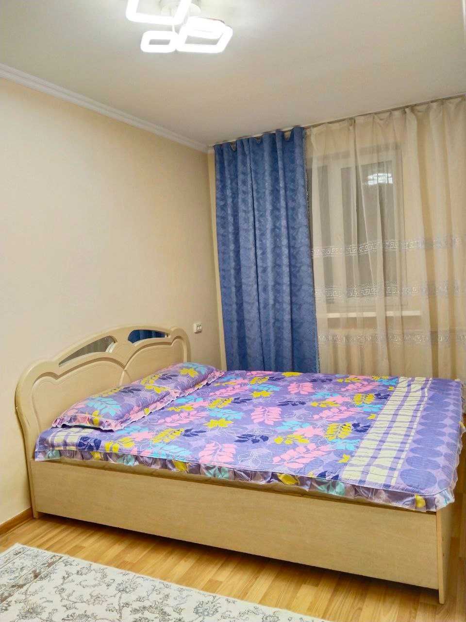 Срочно ! Козирободда  3 хонали уй Ижарага берилади. Гиштли дом.