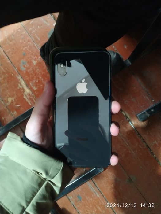 iPhone X 64 gb  .
