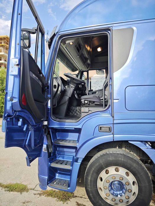 Ansamblu Iveco Stralis Hi-Way Semiremorca Krone
