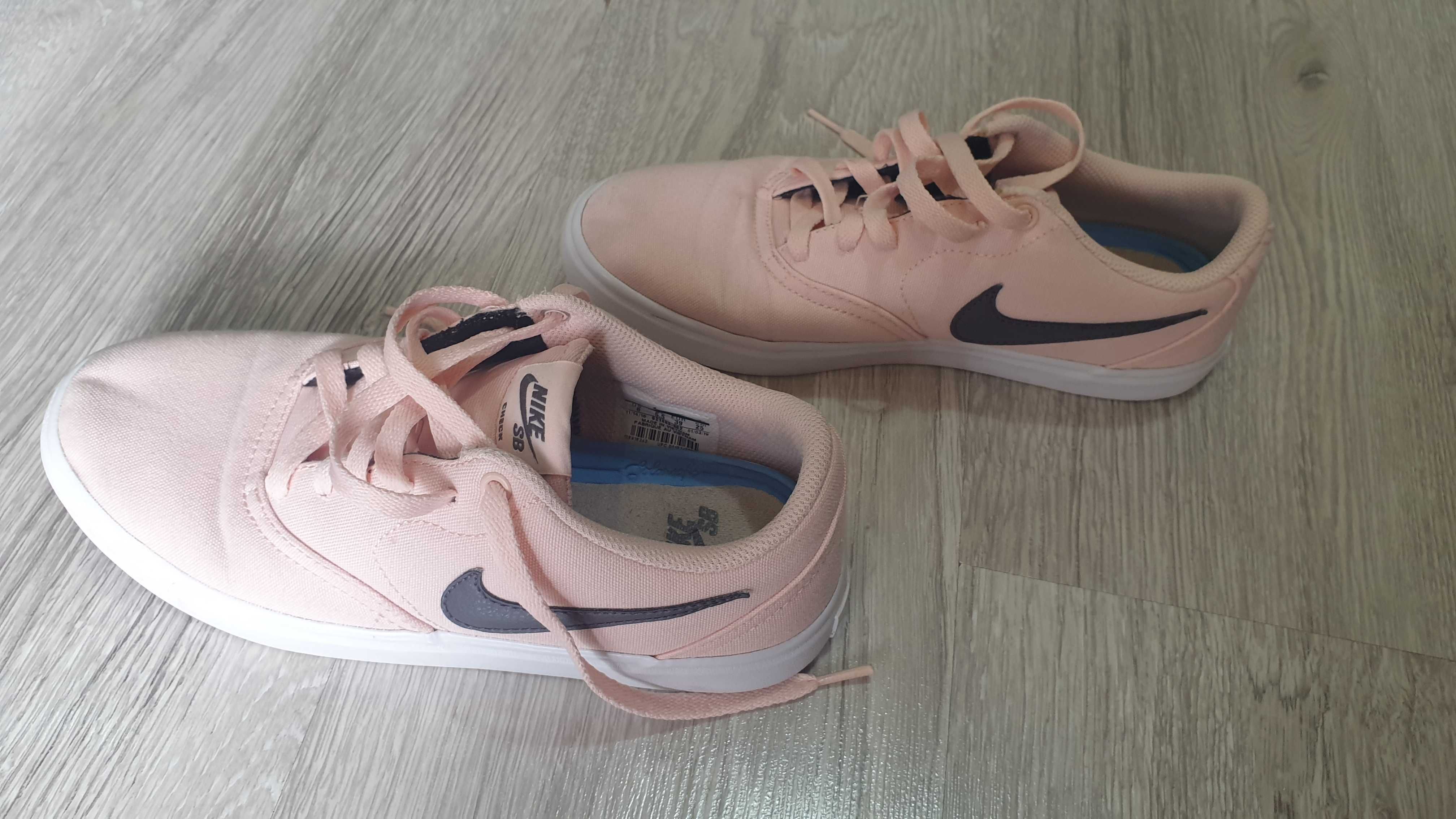 39 номер NIKE Дамски Кецове NIKE SB CHECK Маратонки