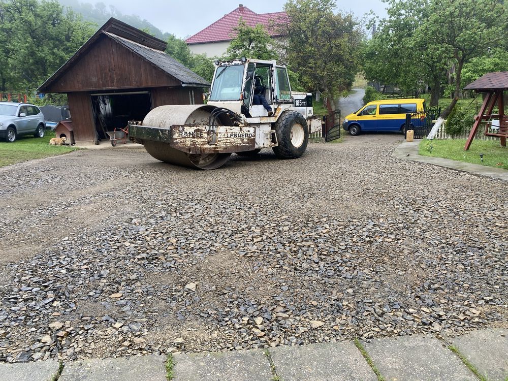 Închiriez cilindru compactor terasiere 18,5 tone