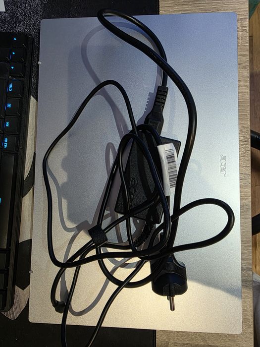 Продавам лаптоп acer aspire go 15