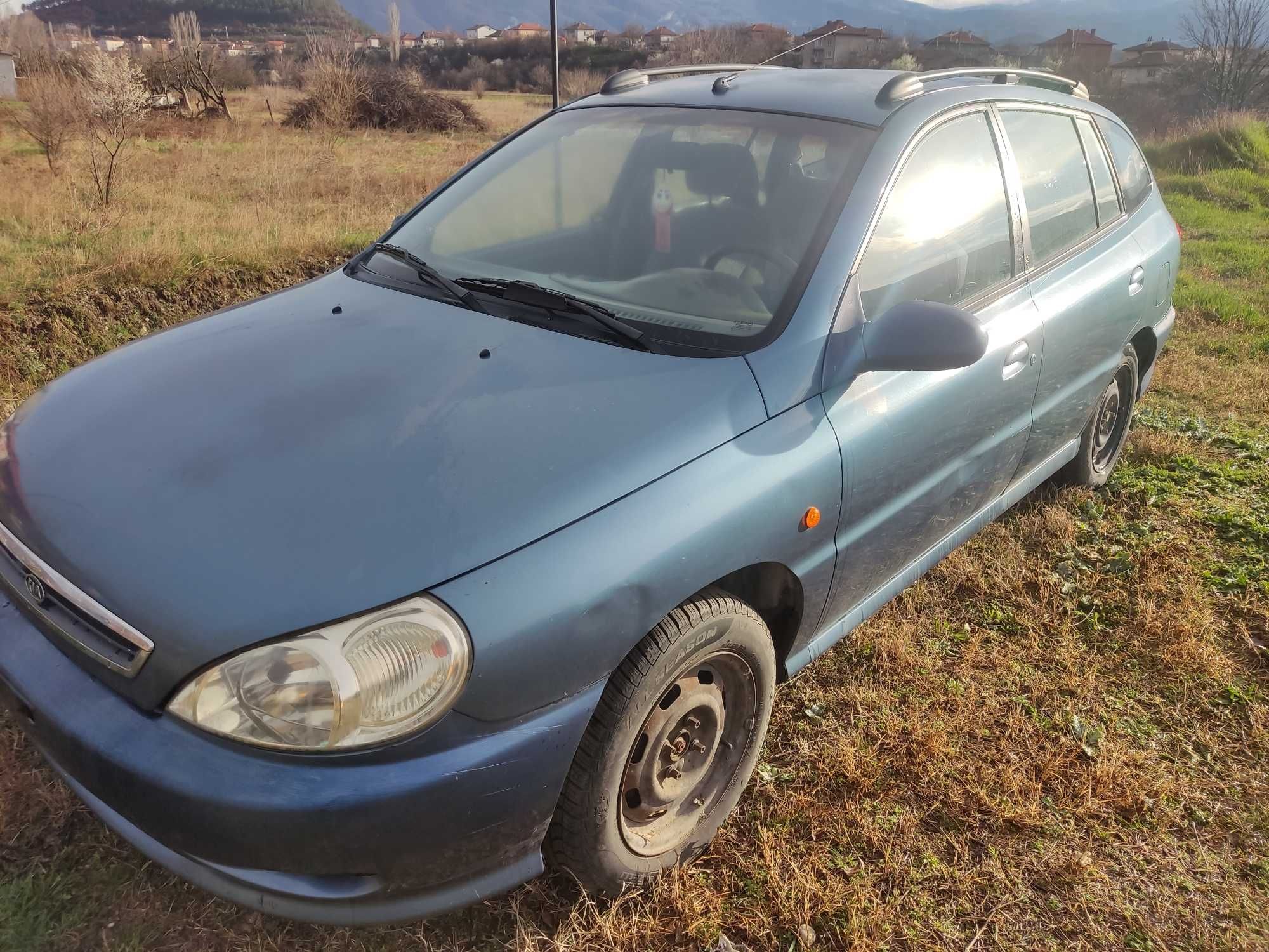 Продавам Kia Rio 1,3 LS нов внос