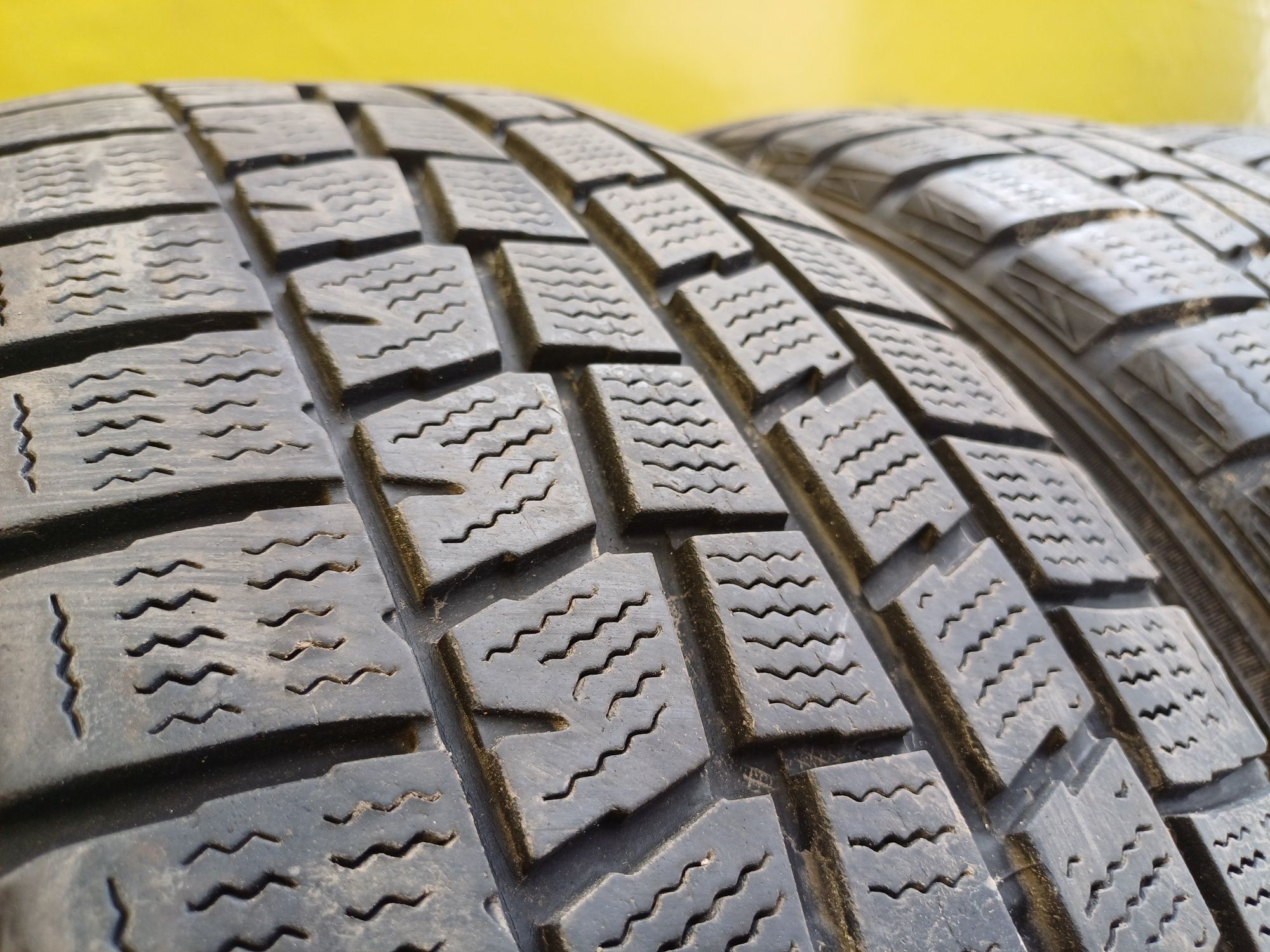 Шины 185/55 R16 Dunlop комплект.