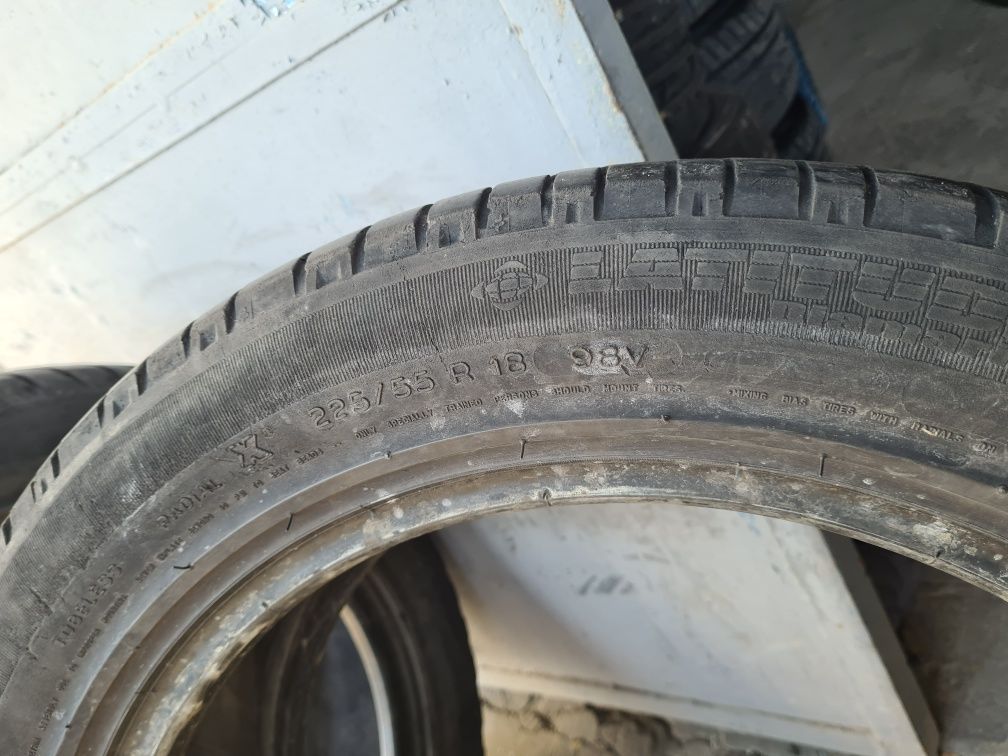 2 бр. летни гуми 225/55/18 Michelin 1x5 mm  1x4 mm DOT 0513