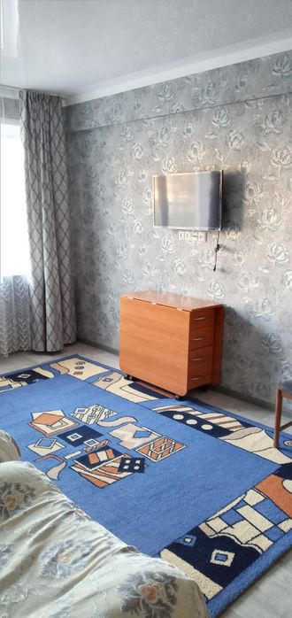Сдаётся 3 комн  кварт  в центре