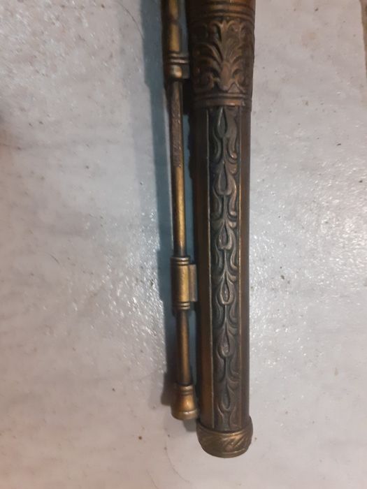 Красив клетъчен пистолет,пищов,оръжие