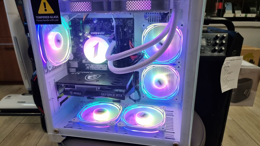 Amanet F28: Unitate PC Gaming RTX i5 1TB SSD