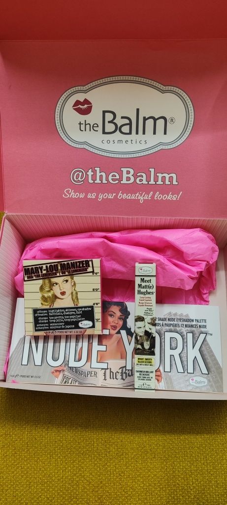 Кутия с продукти на The Balm,чисто нови подходящи за подарък
