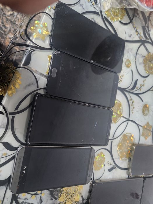 Vand telefoane la preturi acesibile