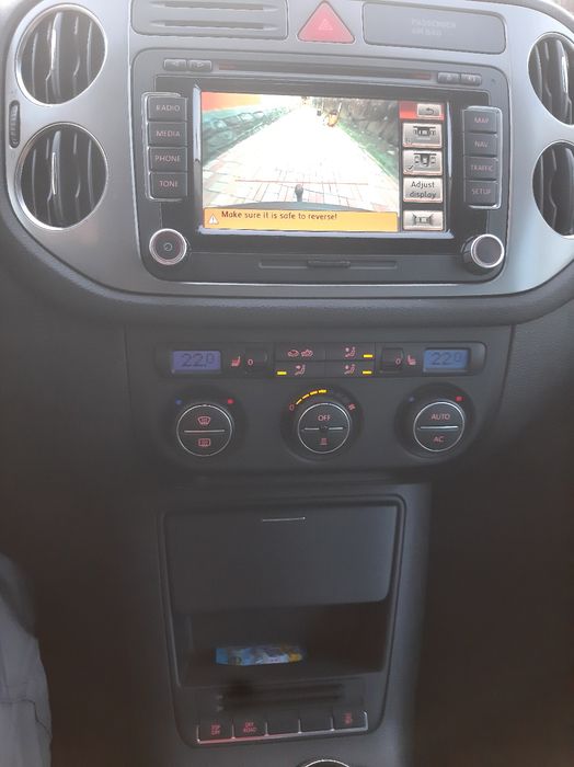 Tiguan track&field,2.0 tdi,4 motion, panoramic,webasto,2009 euro5,