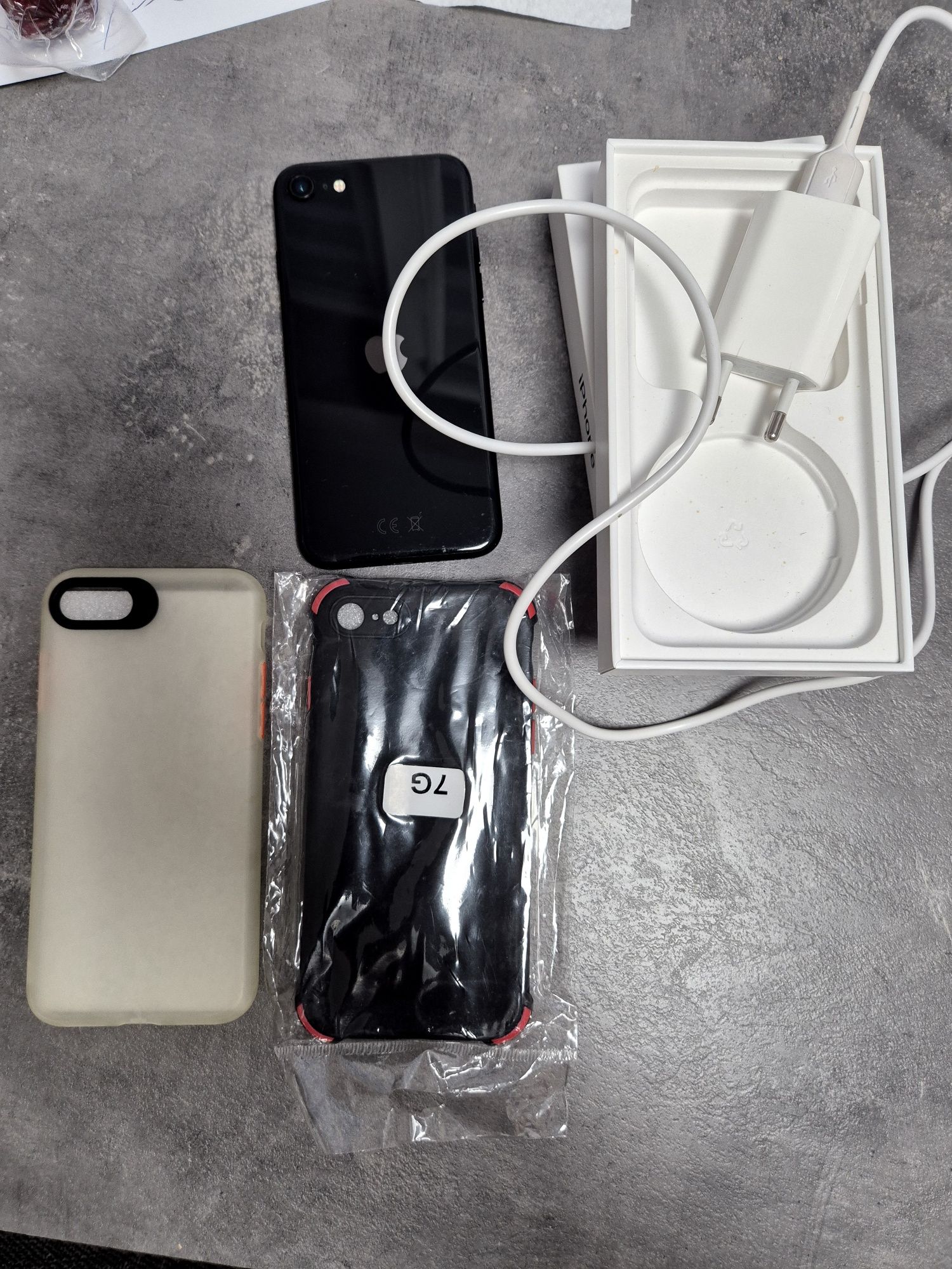Продавам iPhone se 2