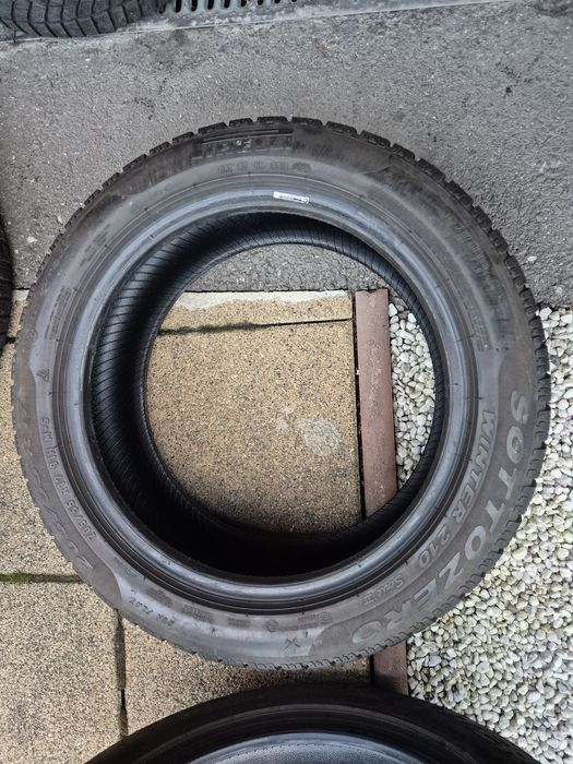 Vând cauciucuri 205/50/17 M+S Runflat 2 buc //Pirelli//7mm