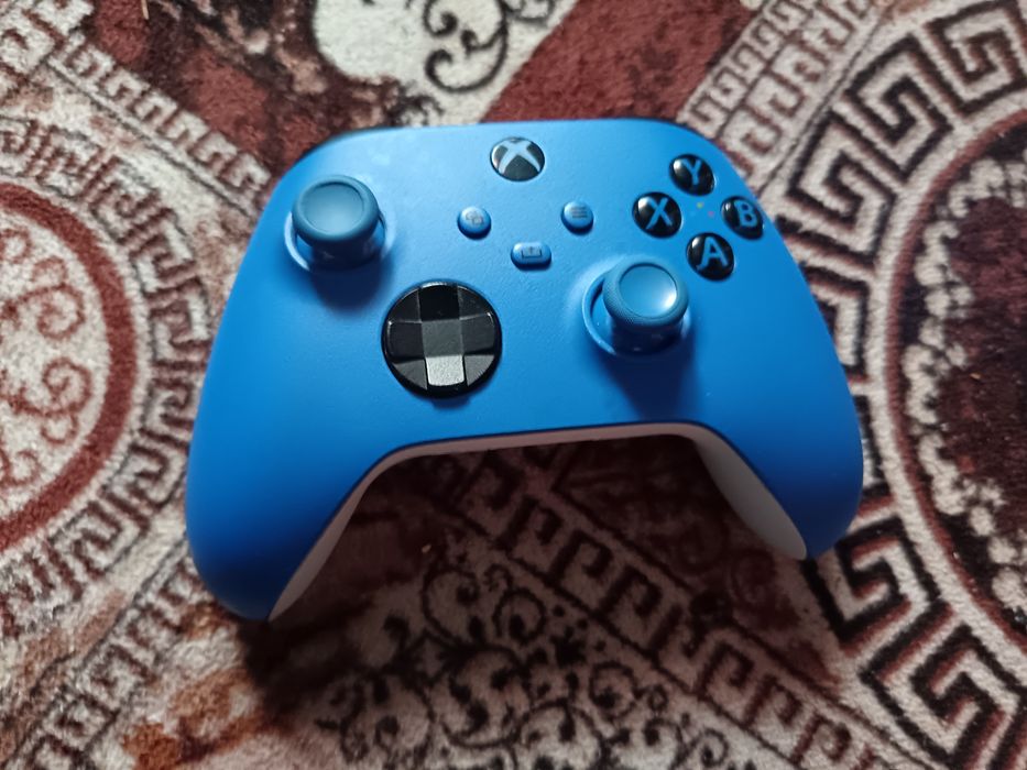 Xbox series s cu doua manete și fifa 26