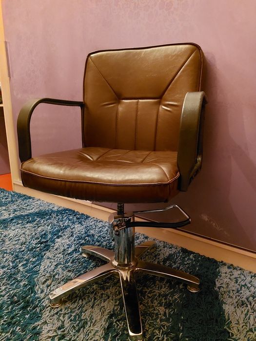 Кресло парикмахерская сатылады. Жагдайы жаксы. Колданылмаган. Жаңа
