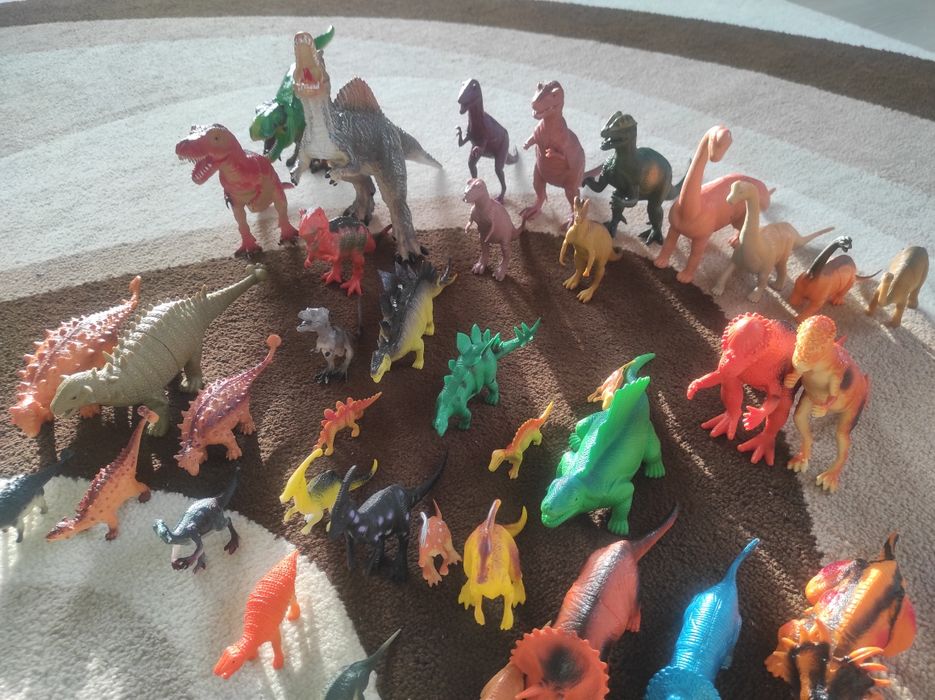 Продам коллекцию динозавров