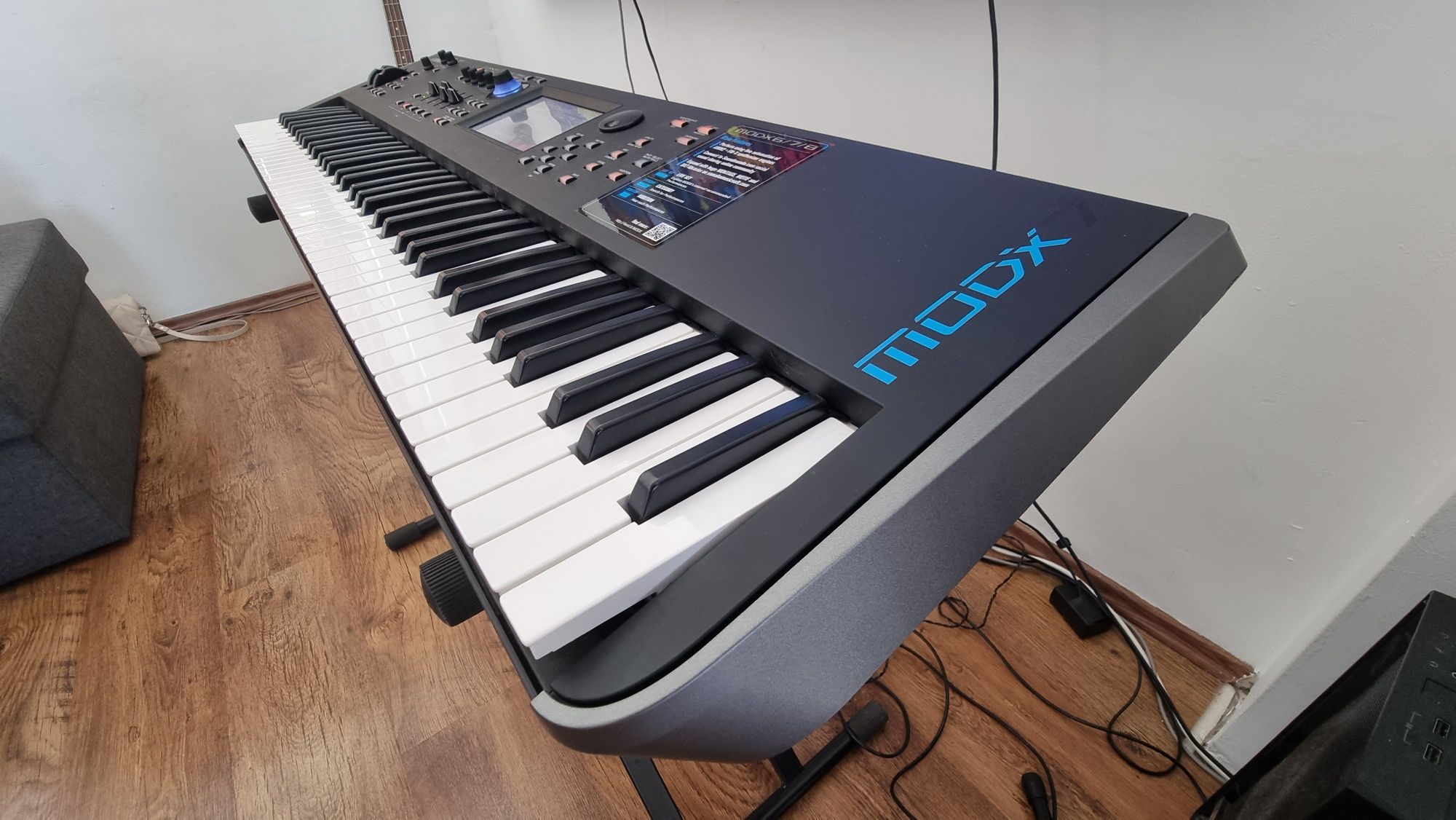 YAMAHA MODX 7 синтезатор