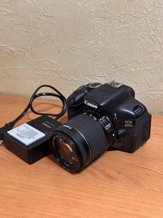 Canon 600D с объективом 18-55