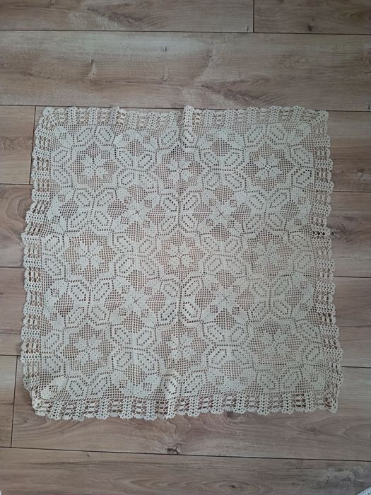 Ръчно плетени покривки на една кука