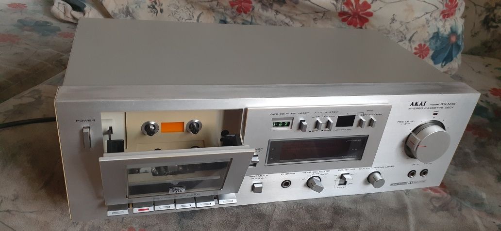 Кассетная дека Akai