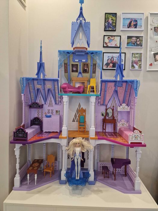 Замък на Елза и Ана